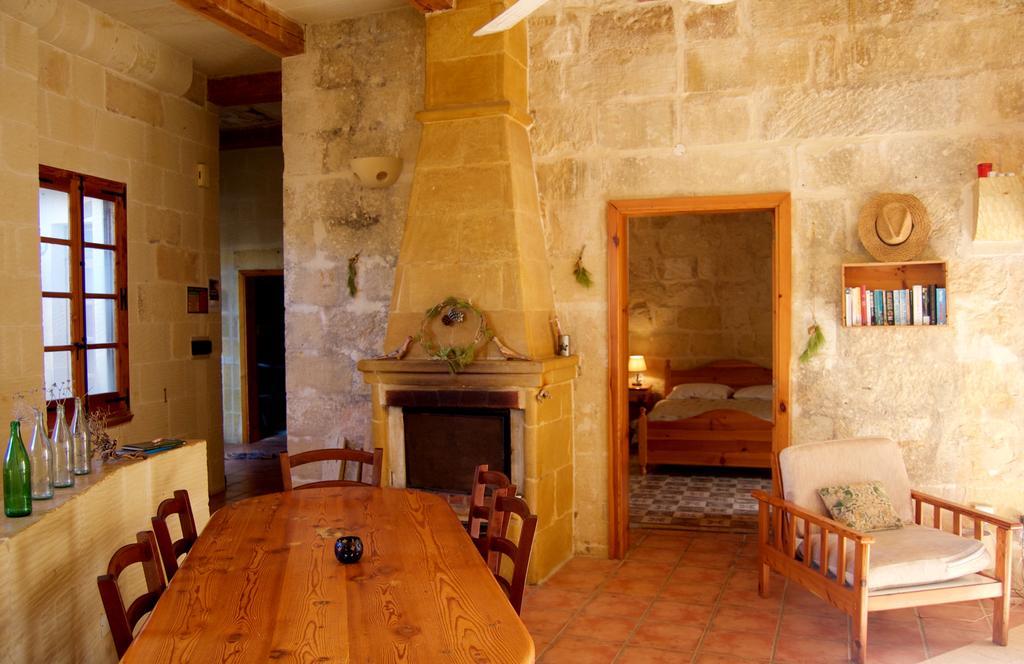 Ta'Kemmuna Hotel Qala Buitenkant foto