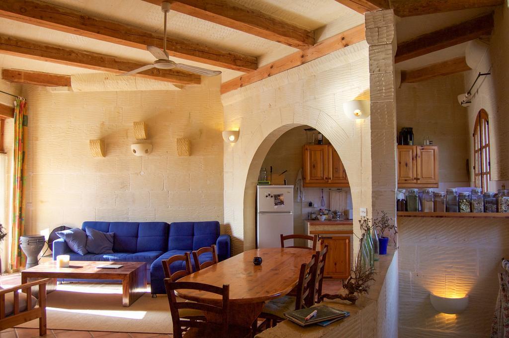 Ta'Kemmuna Hotel Qala Buitenkant foto