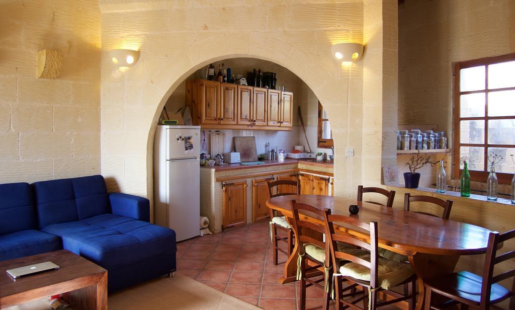 Ta'Kemmuna Hotel Qala Buitenkant foto