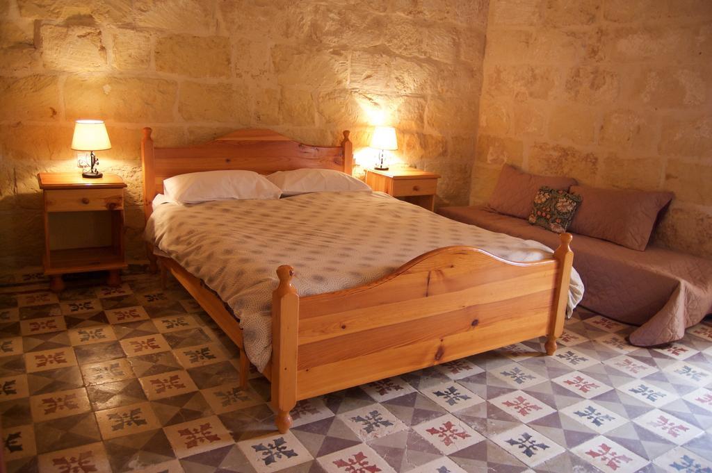 Ta'Kemmuna Hotel Qala Buitenkant foto